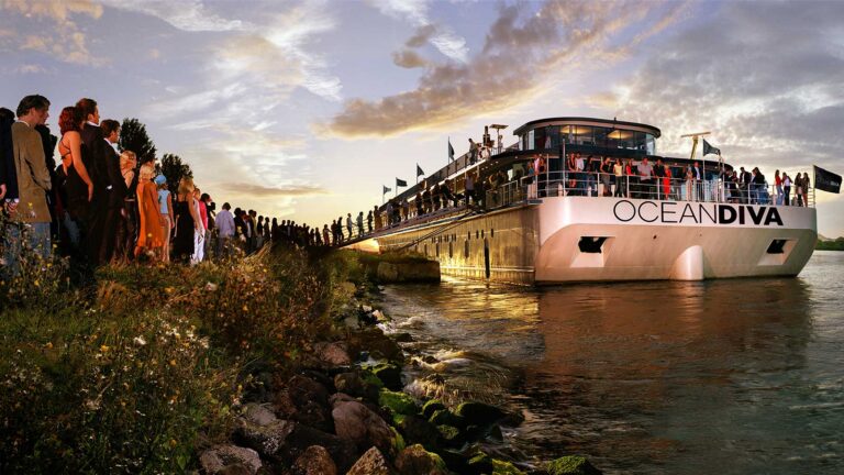 Oceandiva Original floating event location